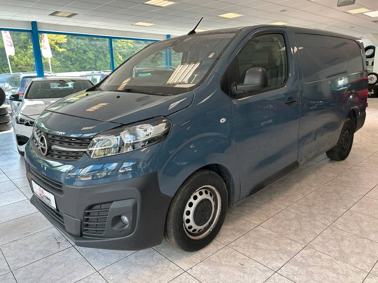 Opel Vivaro - 1