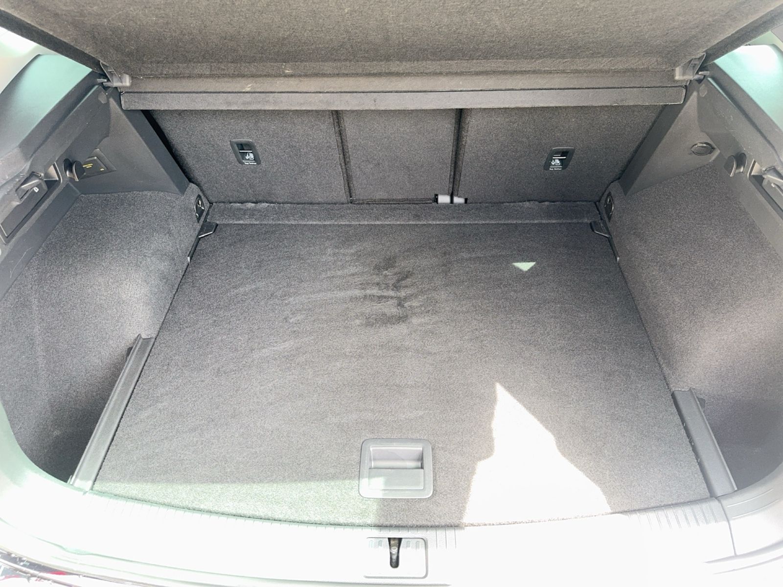 Tiguan 2.0 TSI Elegance 4Motion, AHK, Navi, Spor