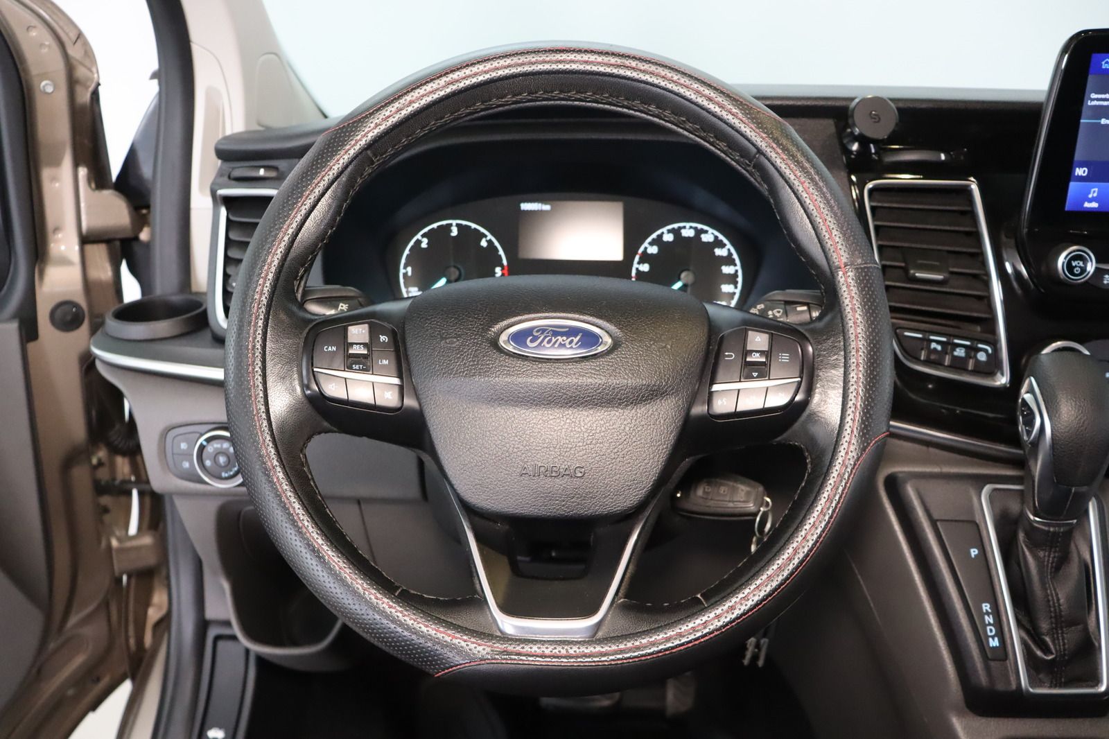Fahrzeugabbildung Ford Tourneo Custom 2.0 L2 Lang Titanium Black Series