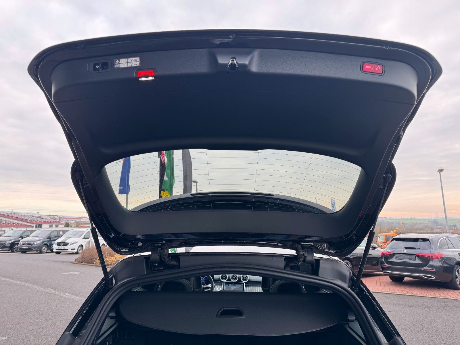 Fahrzeugabbildung Mercedes-Benz C 200d T AMG+Pano+AHK+Distr+Digital+360