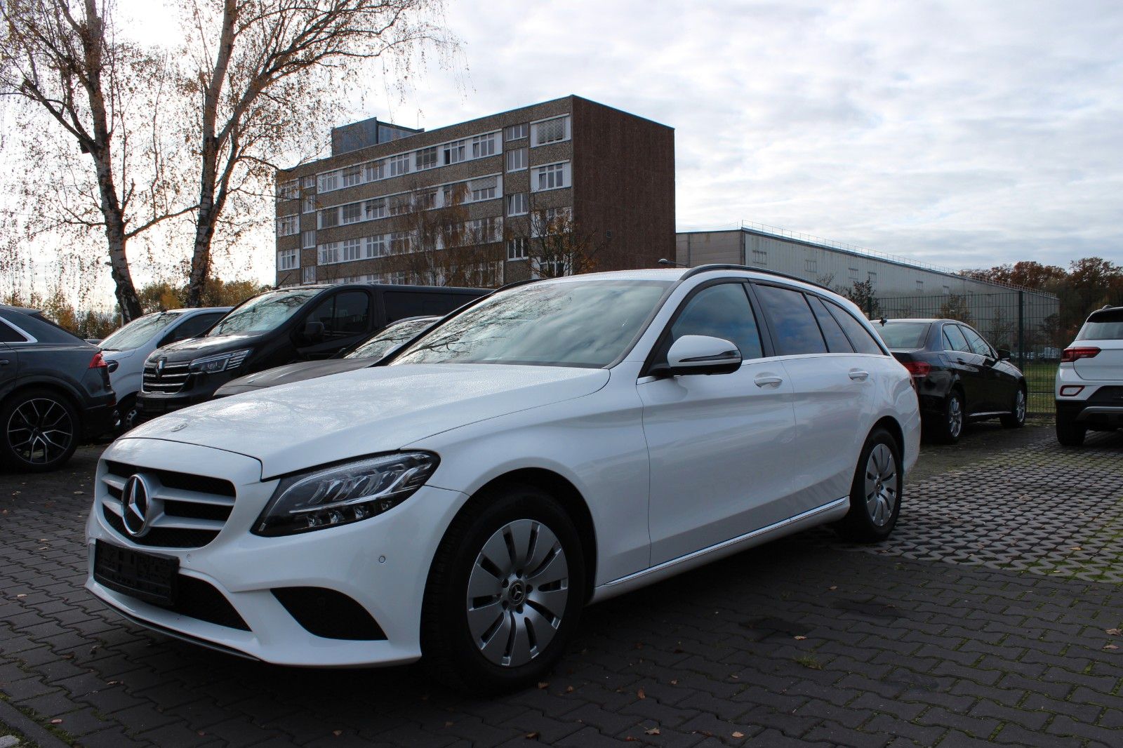 MERCEDES-BENZ C 180 T-Modell ° LED° KAM 360° NAVI° StzHz° ALU