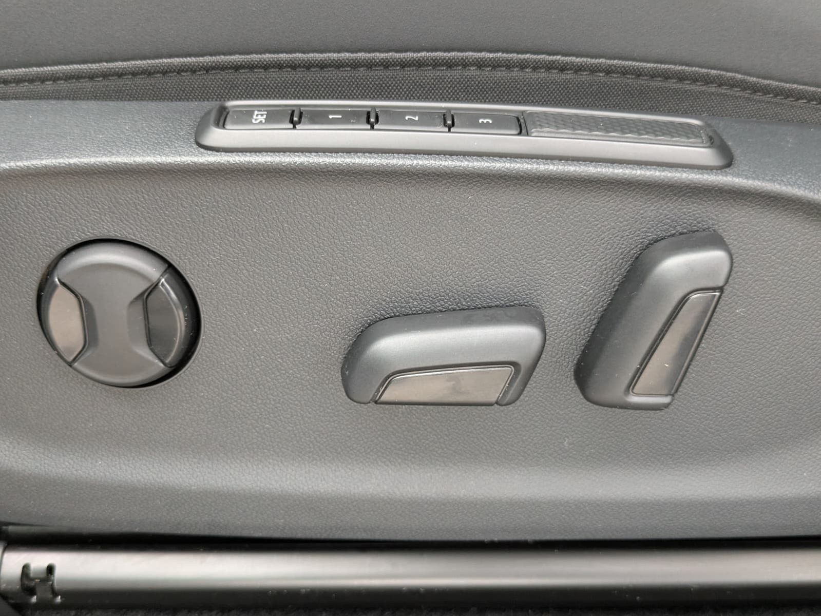 Fahrzeugabbildung CUPRA Terramar 2.0 TSI 4D VZ HUD*MATRIX*PANO*DCC*20"