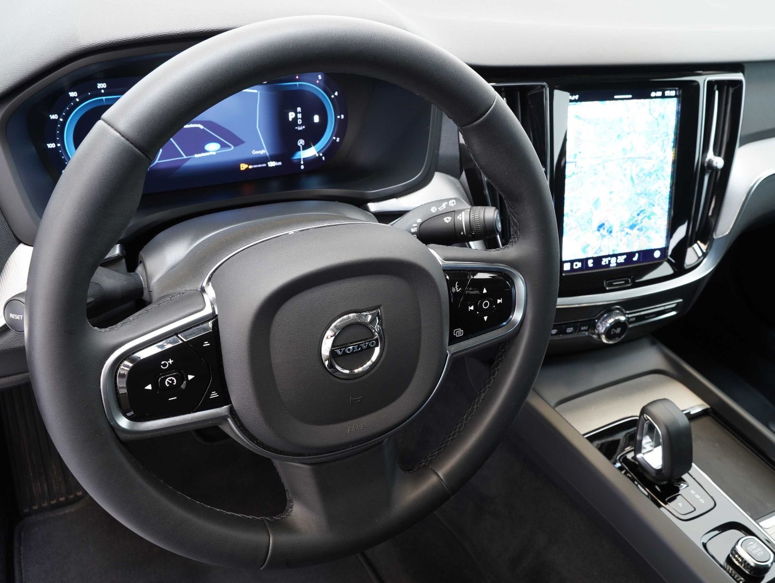 Fahrzeugabbildung Volvo V60 B4 D Plus Dark LEDER/NAVI/LED/ILS/CAM