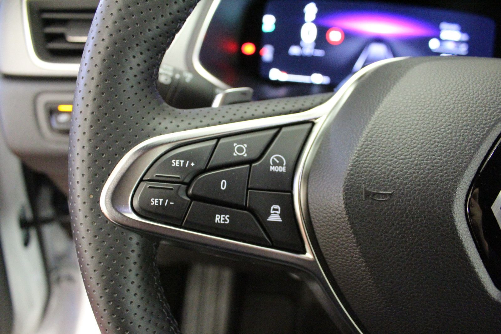 Fahrzeugabbildung Renault Captur Mild Hybrid 160 EDC Techno *Ganzjahresrei