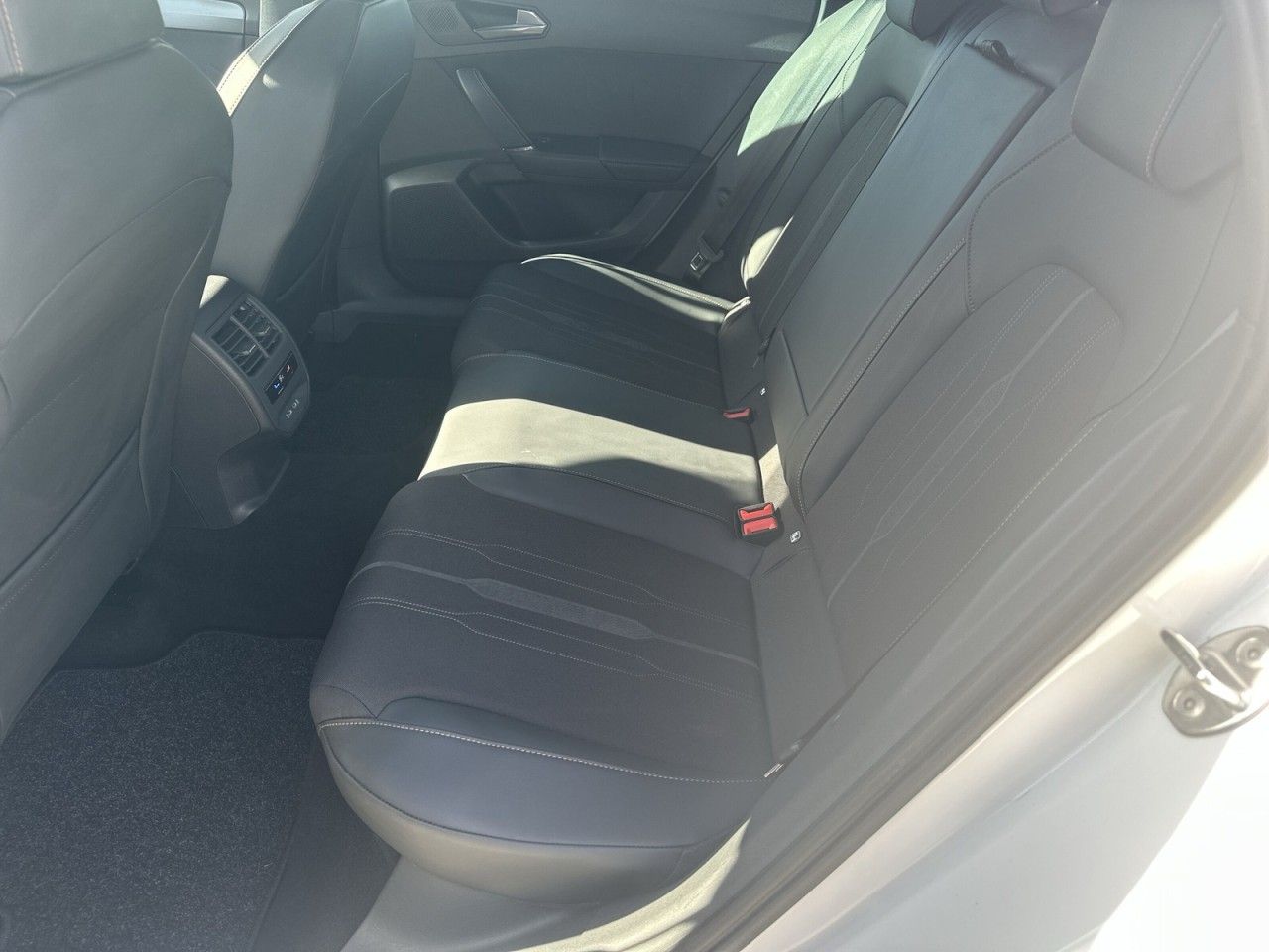 Fahrzeugabbildung CUPRA Leon 1.5 eTSI 150 PS DSG