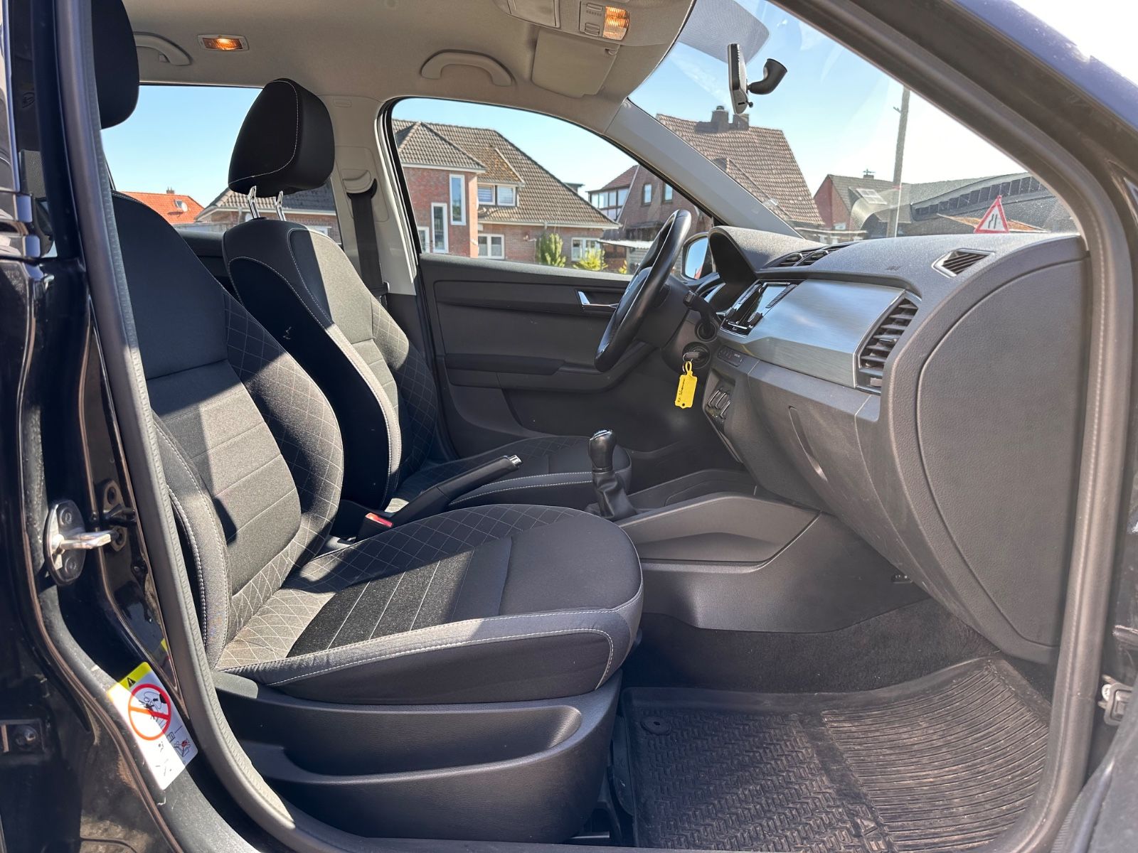 Fahrzeugabbildung SKODA Fabia Combi 1.0 TSI Ambition SHZG/PDC/BT/LM