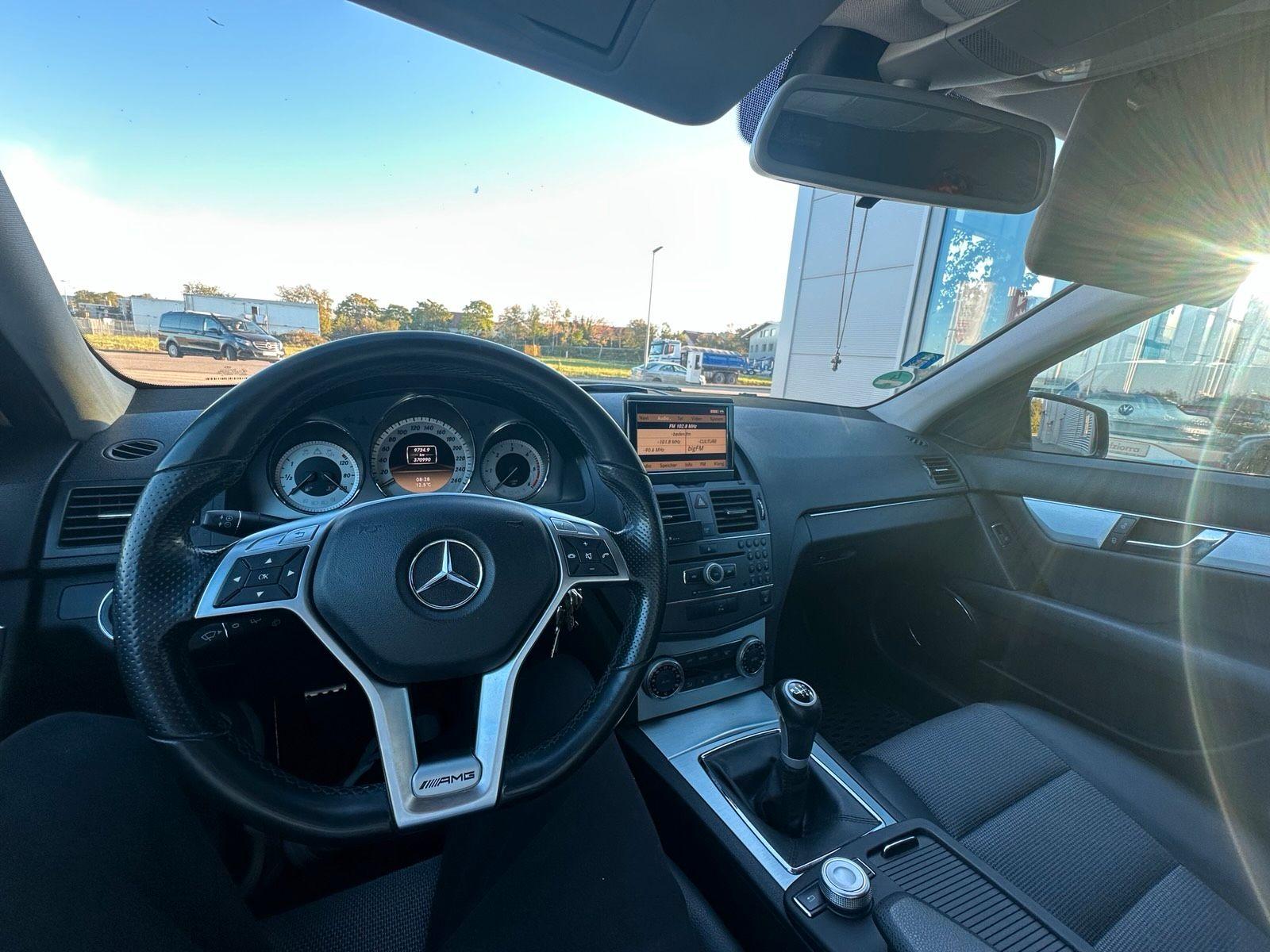 Mercedes-Benz C200 2009 — photo 9