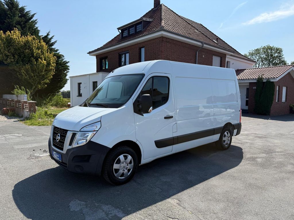 Image of Nissan NV400