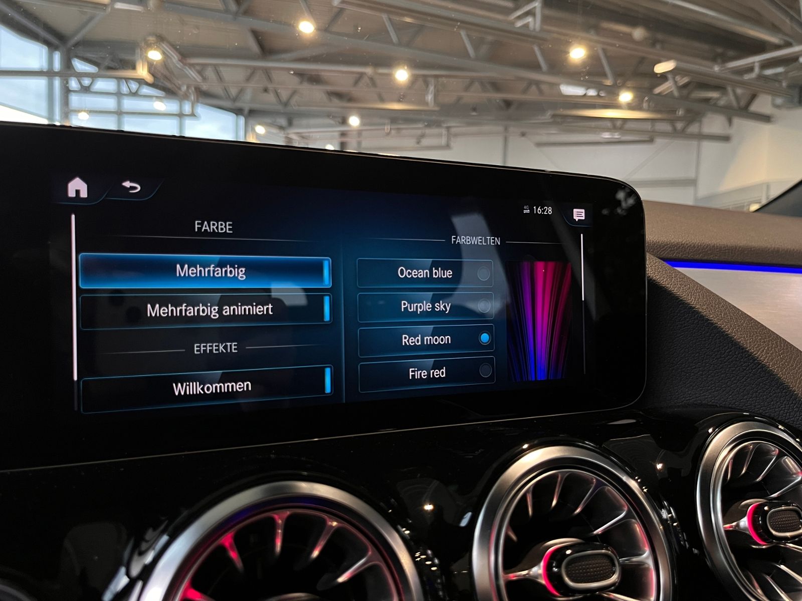 Fahrzeugabbildung Mercedes-Benz GLA 250 4Matic AMG Line PANO LED NAVI
