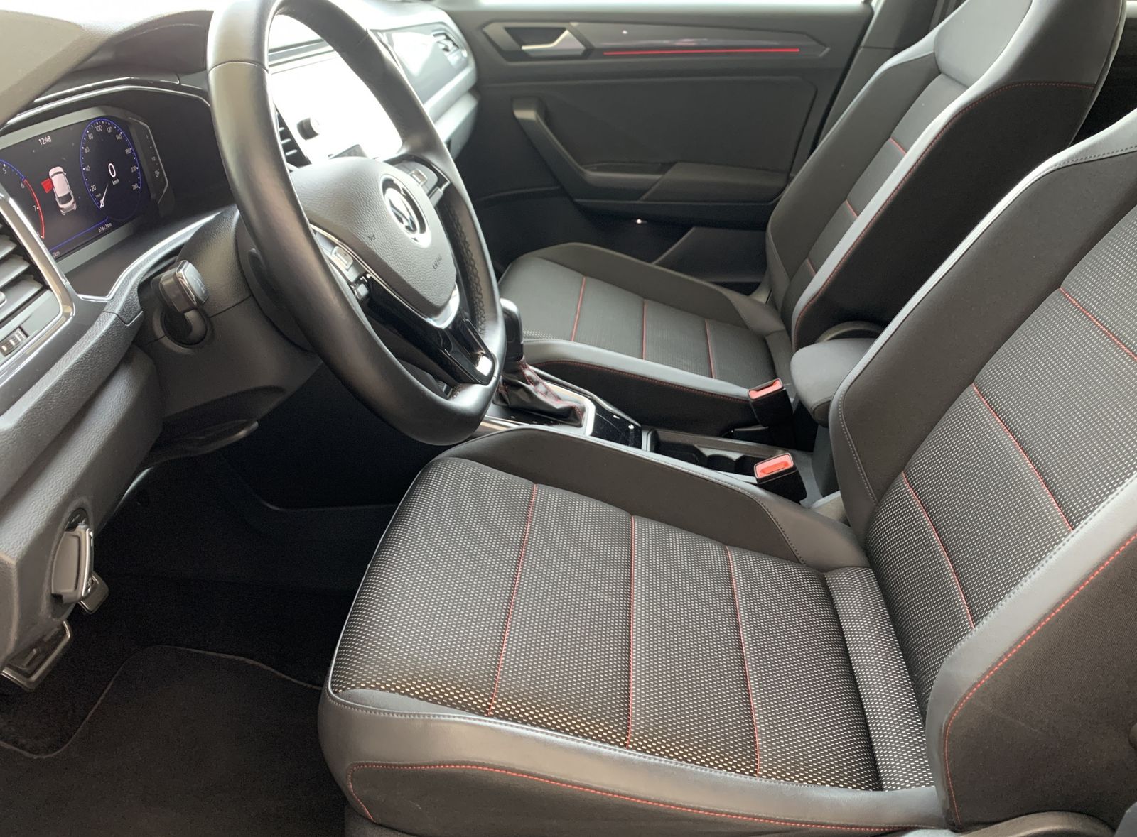 Fahrzeugabbildung Volkswagen T-Roc 1.5 TSI*Sport*Cam*LED*Side*Digital Cockpit