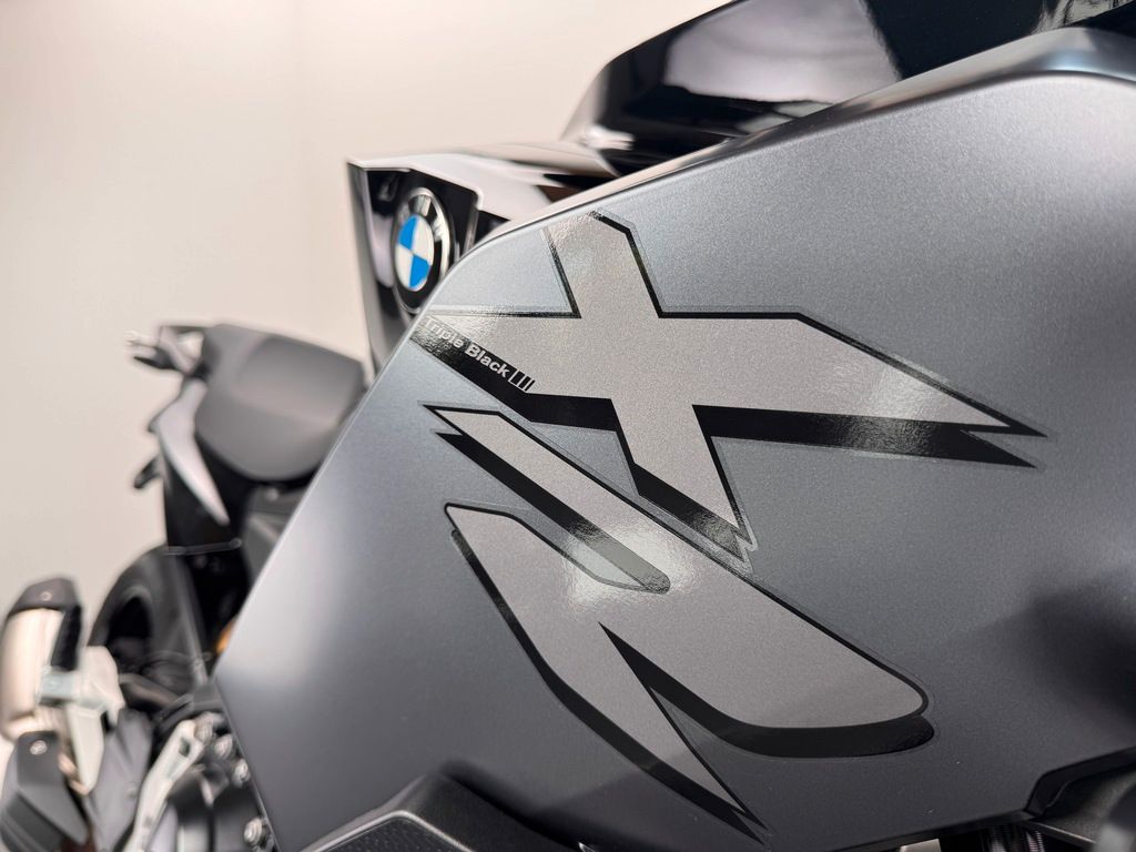 Fahrzeugabbildung BMW F900 XR *TRIPLE BLACK