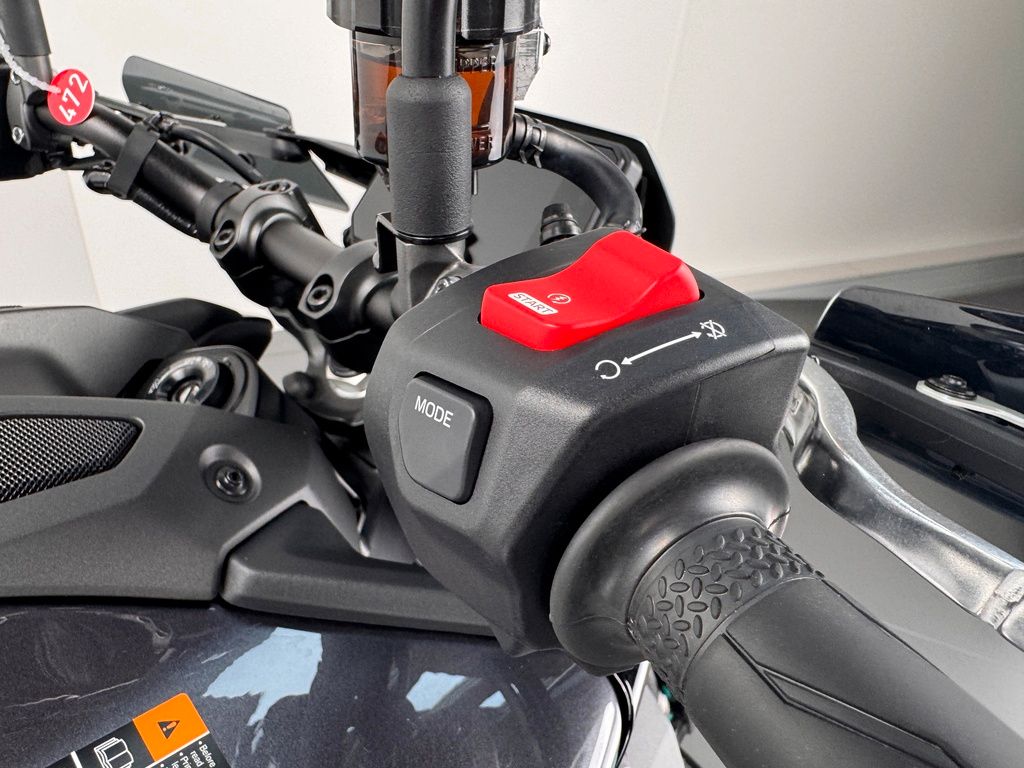 Fahrzeugabbildung Yamaha MT-09 *AKRAPOVIC *NEUWERTIG