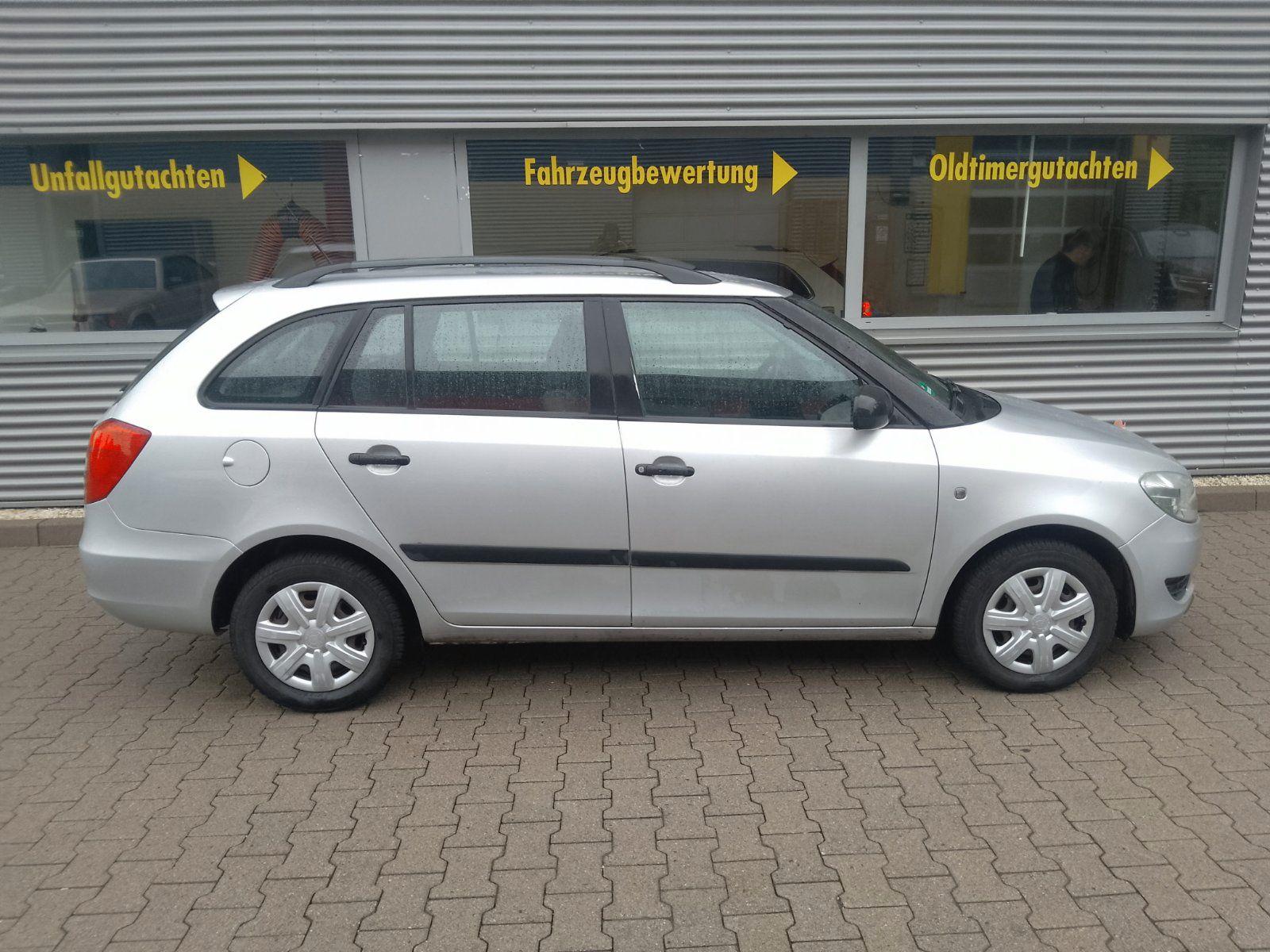 Skoda Fabia 2010 — rear view