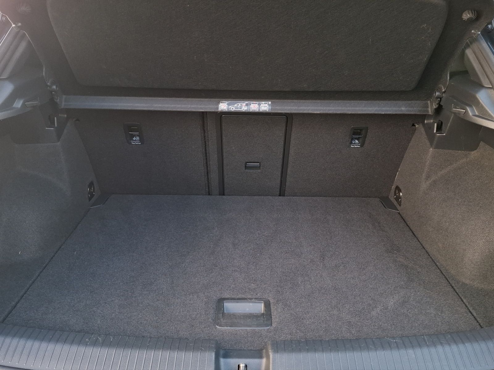 Fahrzeugabbildung Volkswagen T-Roc TSI Sport LED AHK ACC PDC SHZ