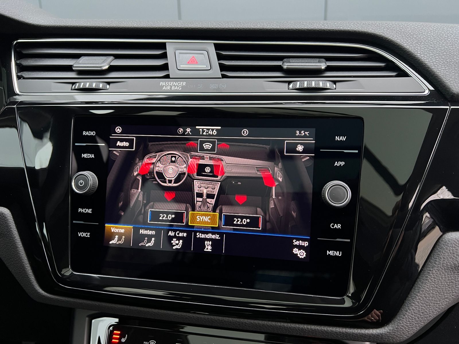 Fahrzeugabbildung Volkswagen Touran Highline 1.5 TSI *R-Line, AHK, Pano, Stan