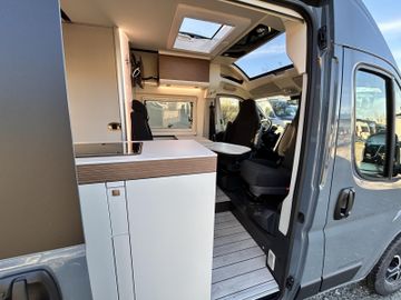 Westfalia Columbus 600 E 180 PS 8G SAT Solar LED Premium