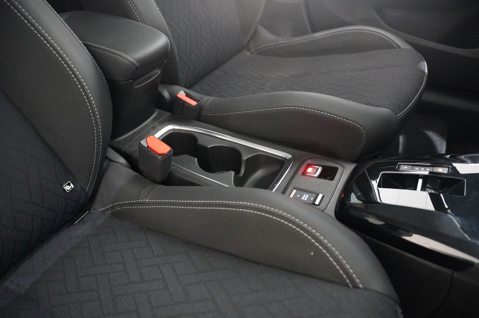 Fahrzeugabbildung Opel Corsa-e ELEGANCE 3-PHASIG NAVI/LED/KAMERA/SH/DAB