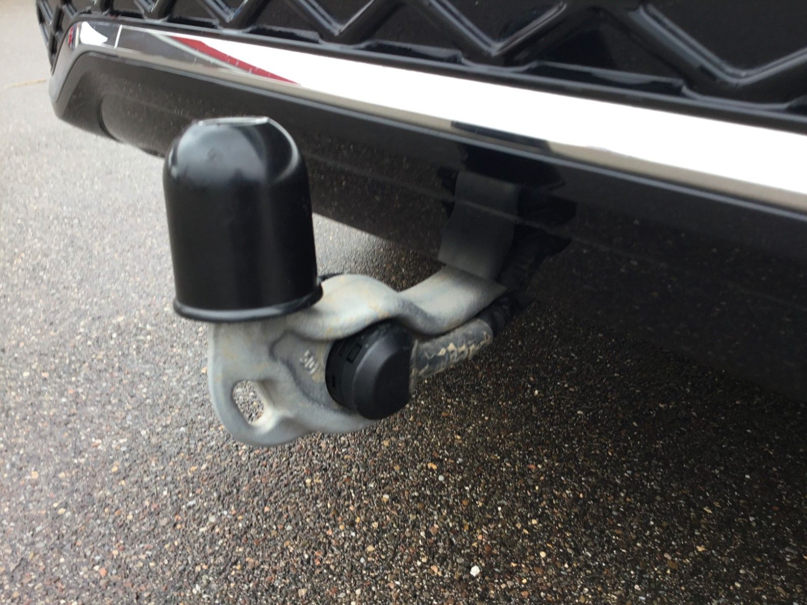 Fahrzeugabbildung Volkswagen Tiguan 1.5 eTSI DSG R-Line+AHK+19"+LED+Navi