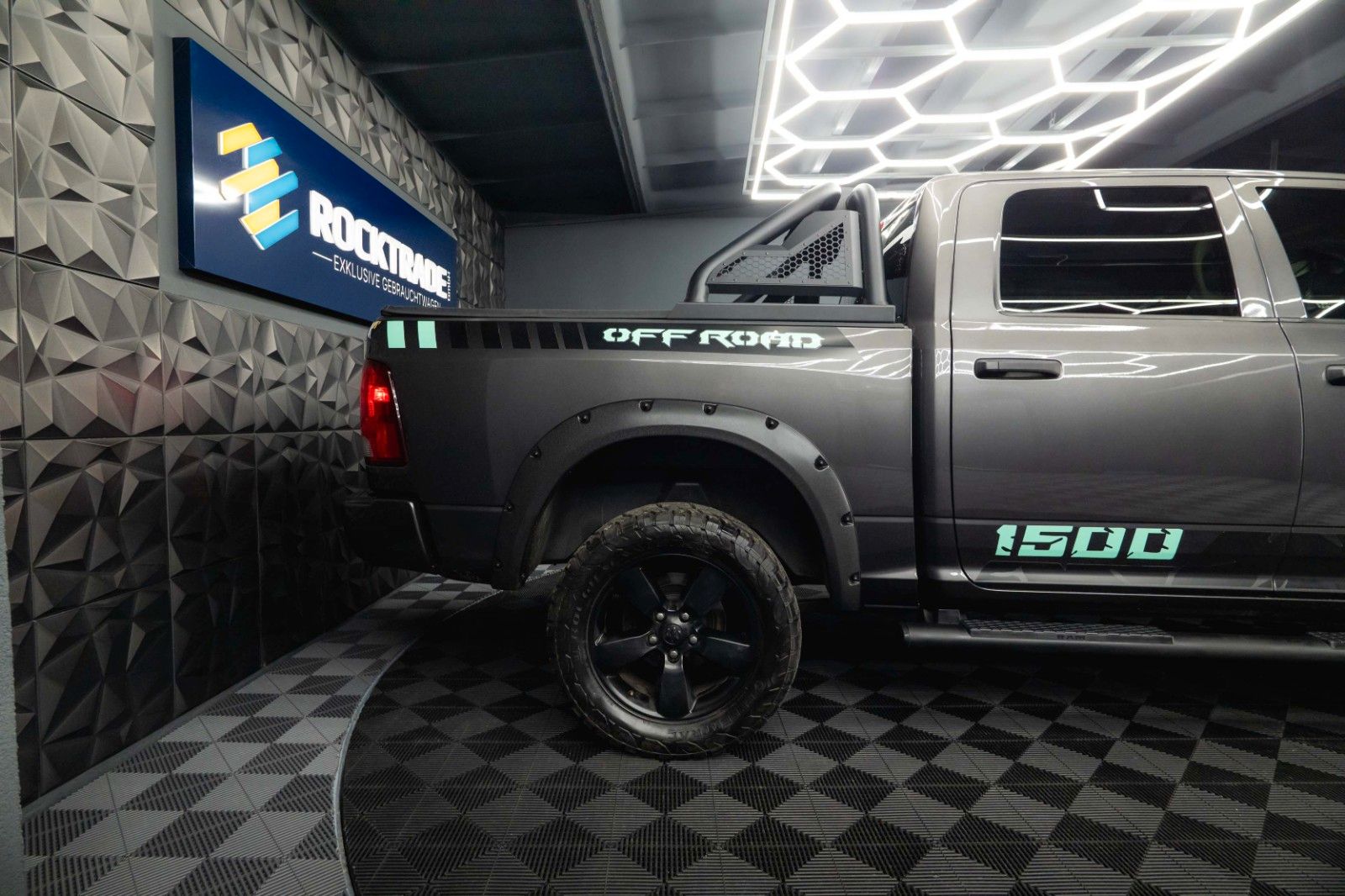 Fahrzeugabbildung Dodge RAM 5.7 V8 HEMI 4x4 OFFROAD Night-Paket *LED*