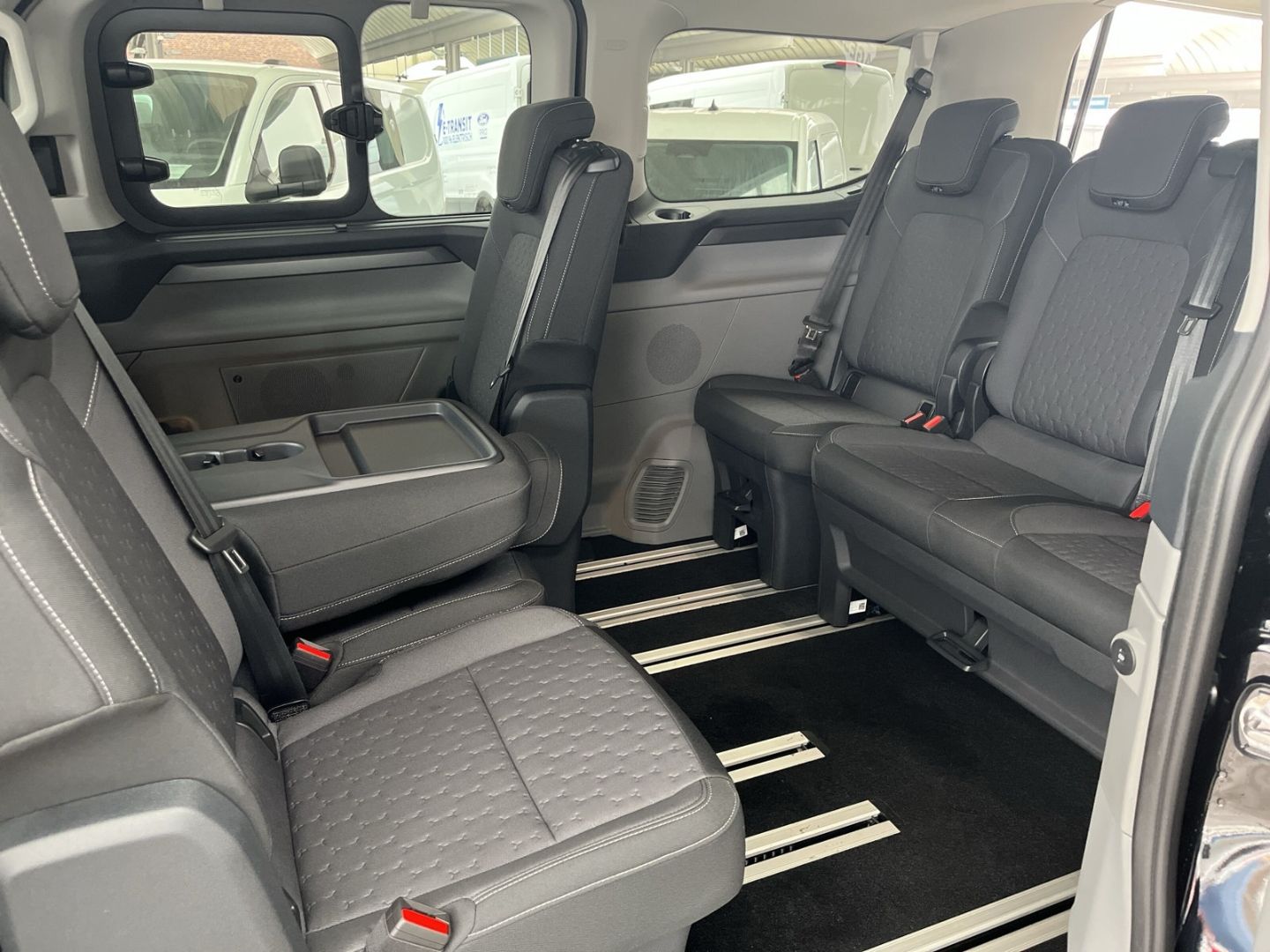 Fahrzeugabbildung Ford Tourneo Custom L1 Titanium mit AHK, 360Kamera un