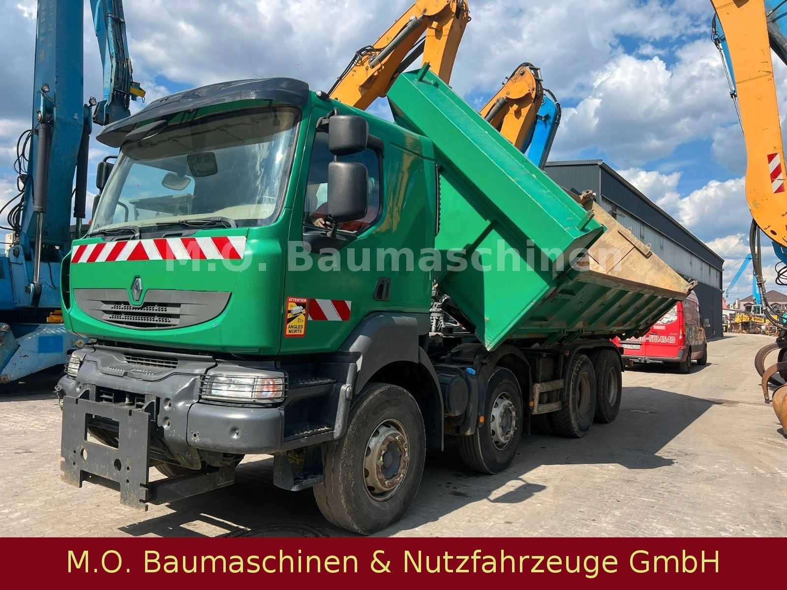 Fahrzeugabbildung Renault Kerax 450.42 / 8x4 / Bordmatik / Blatt/Blatt