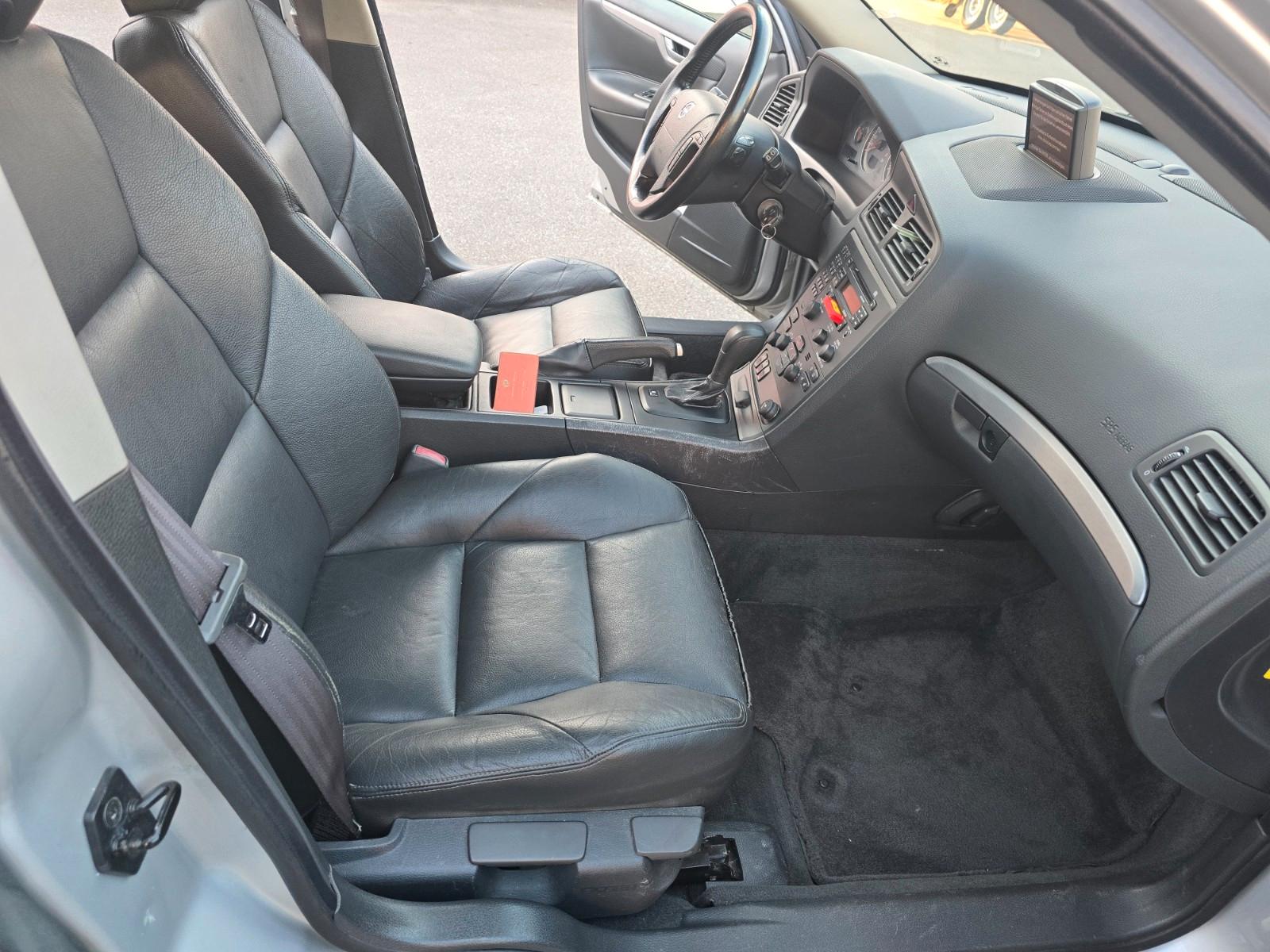 Volvo V70 2004 — photo 11