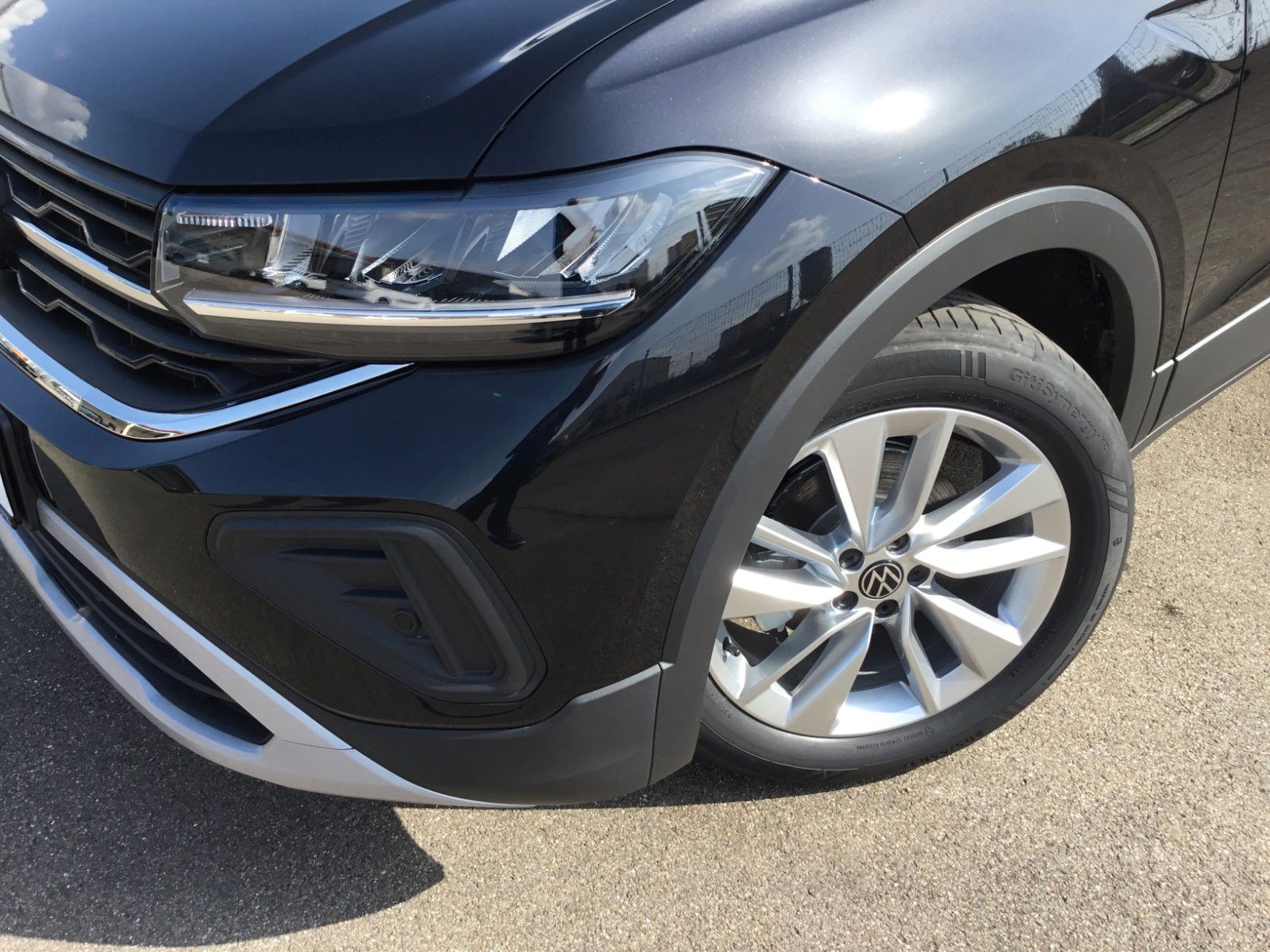 Fahrzeugabbildung Volkswagen T-Cross 1.0 TSI DSG Life+AHK+ACC+17"+Kamera