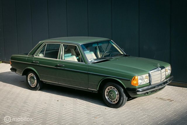 Mercedes-Benz 230 W123 Oberer Zustand oldtimer