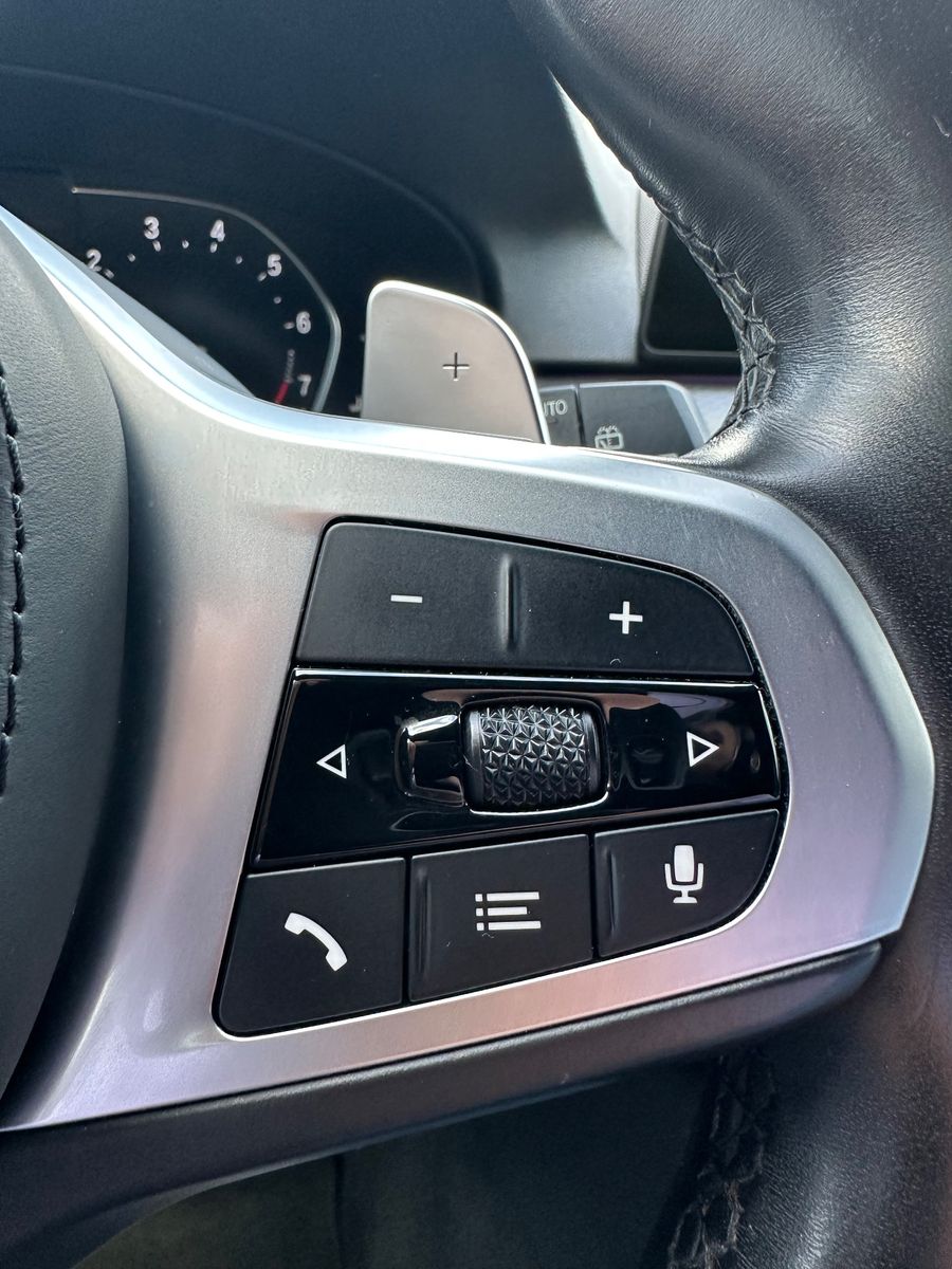 Fahrzeugabbildung BMW 540 i Touring xDrive M-Sport NAV+LED+HEAD-UP