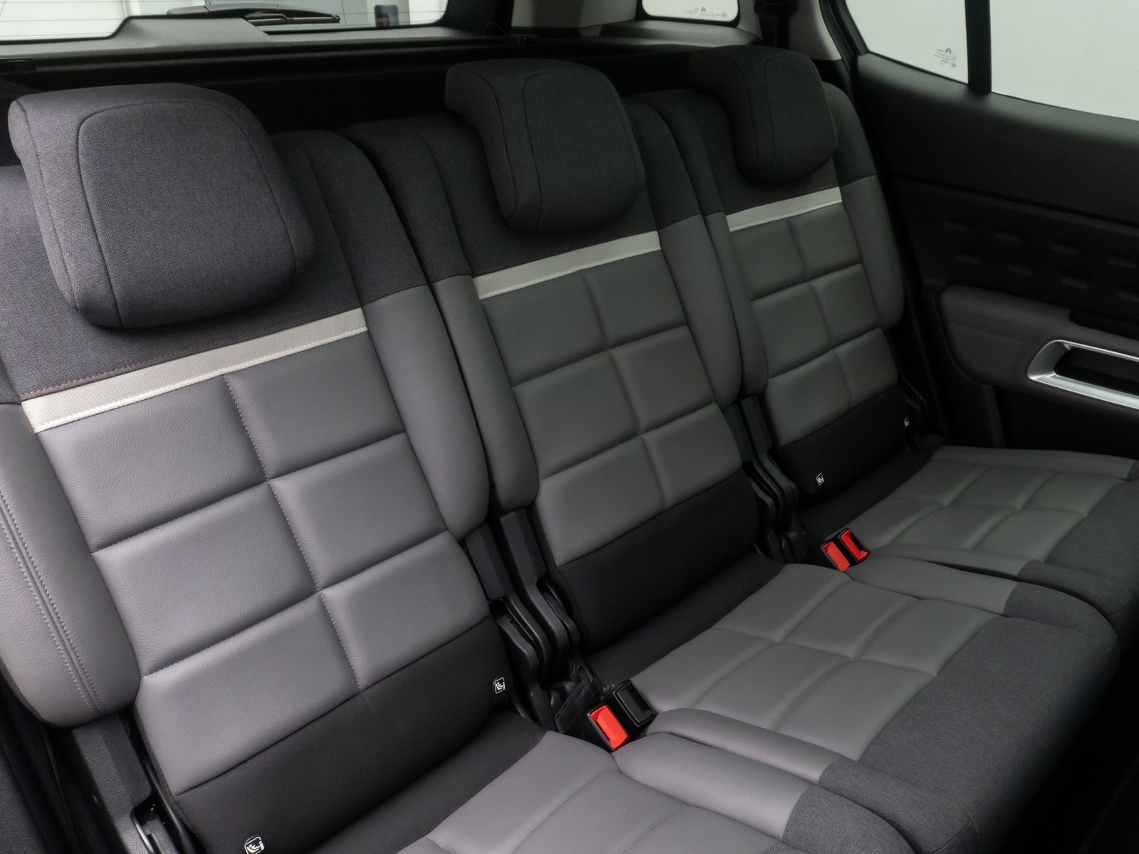 Fahrzeugabbildung Citro&euml;n C5 Aircross SHINE 360&deg;ACC Panorama AHK 19" Voll