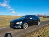 Volvo V60 D5 AWD R-Design - Volvo 240: Kombi