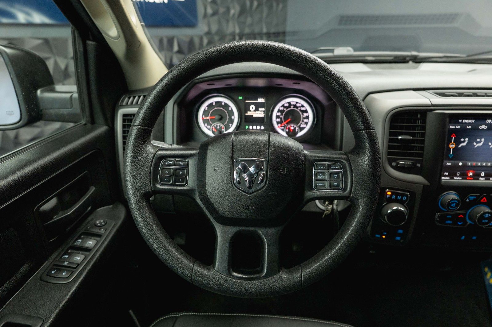 Fahrzeugabbildung Dodge RAM 5.7 V8 HEMI 4x4 OFFROAD Night-Paket *LED*AHK