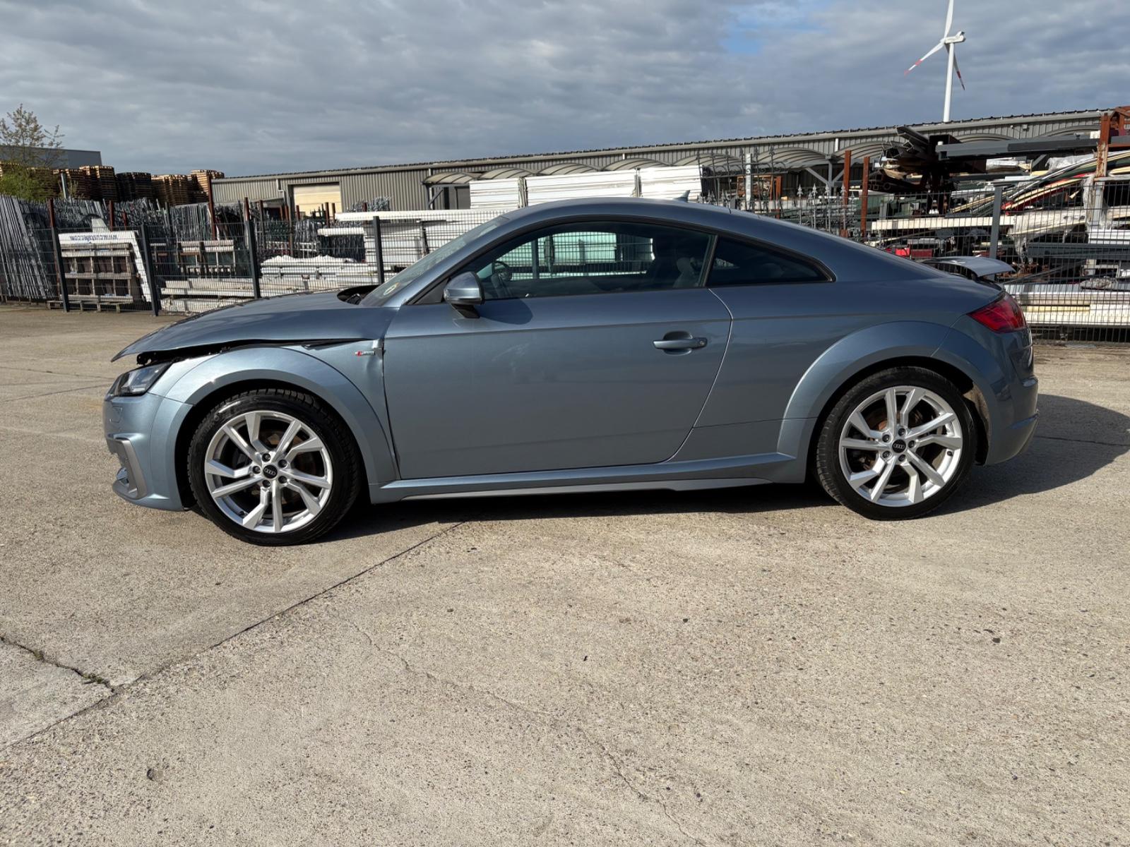 Audi TT S-LINE 2.0L  / S-TRONIC