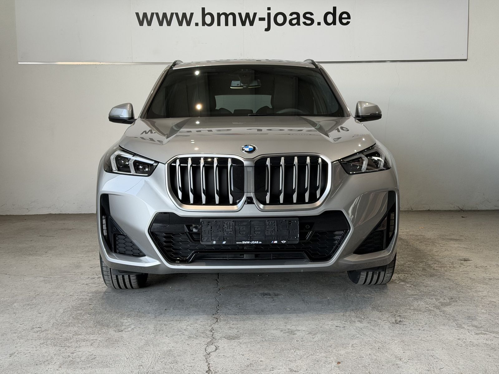 Fahrzeugeinzelansicht 6 Fahrzeugabbildung BMW X1 sDrive20i Panodach~AHK~Head-Up Display DAB