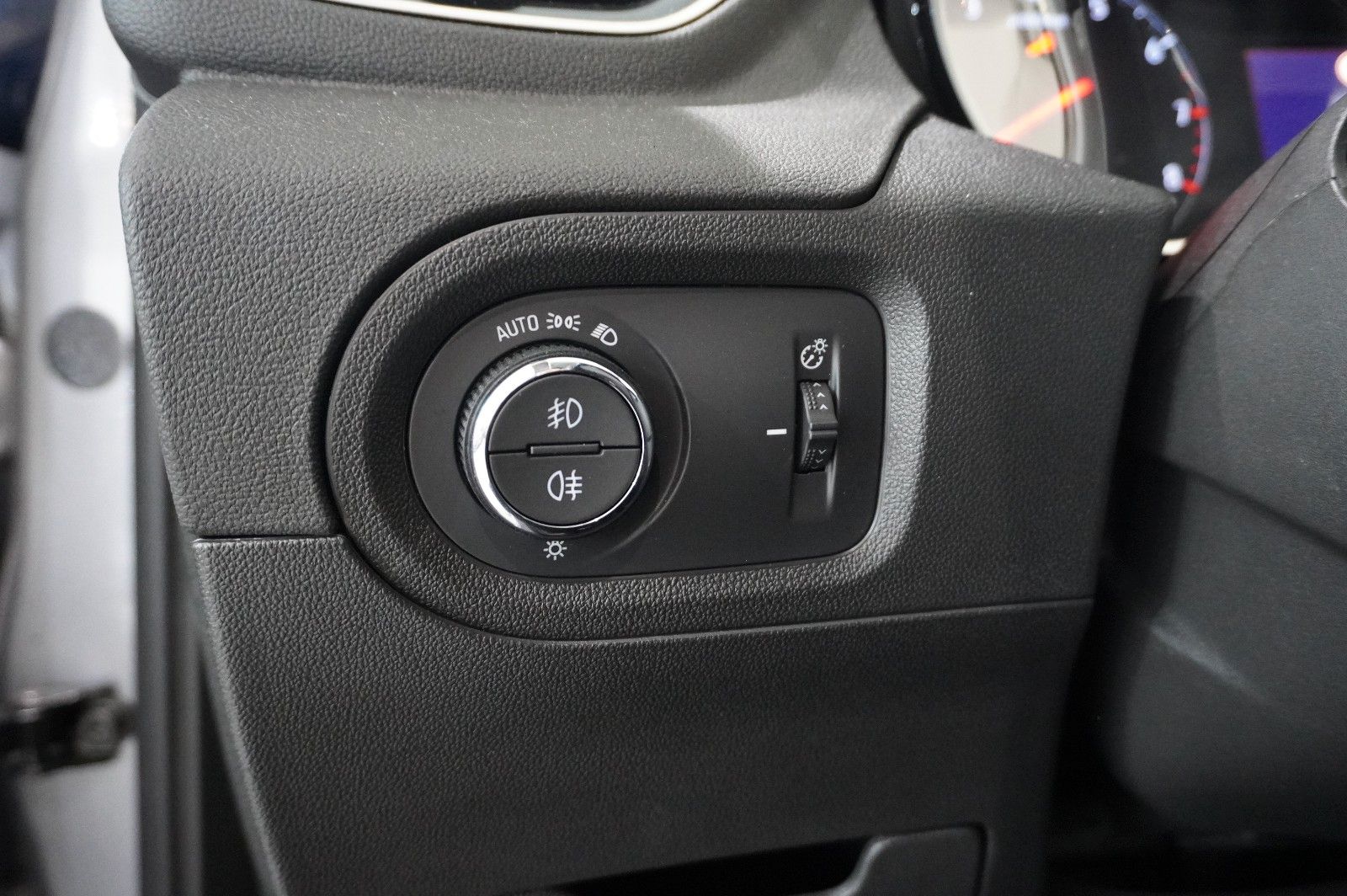 Fahrzeugabbildung Opel Grandland 1.5D ELEGANCE NAVI/LED/KAMERA/SPORT/SH