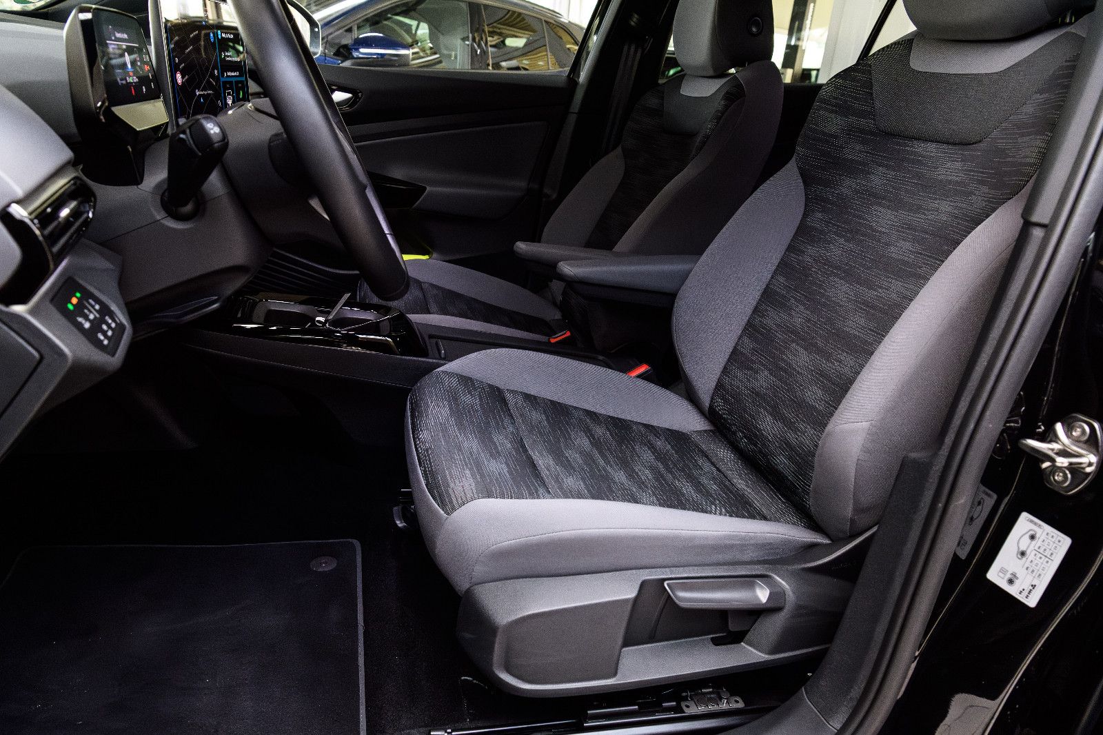 Fahrzeugabbildung Volkswagen ID.4 Pro IQ-LED+NAVI+ACC+WÄRMEPUMPE+SHZ