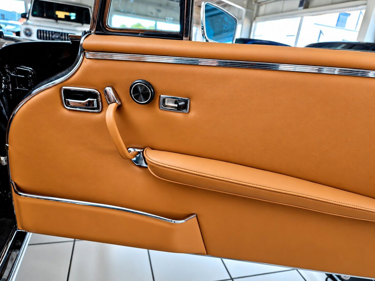 Fahrzeugabbildung Mercedes-Benz 280 SE Werkscabriolet/20 Jahre in Dr. Hand