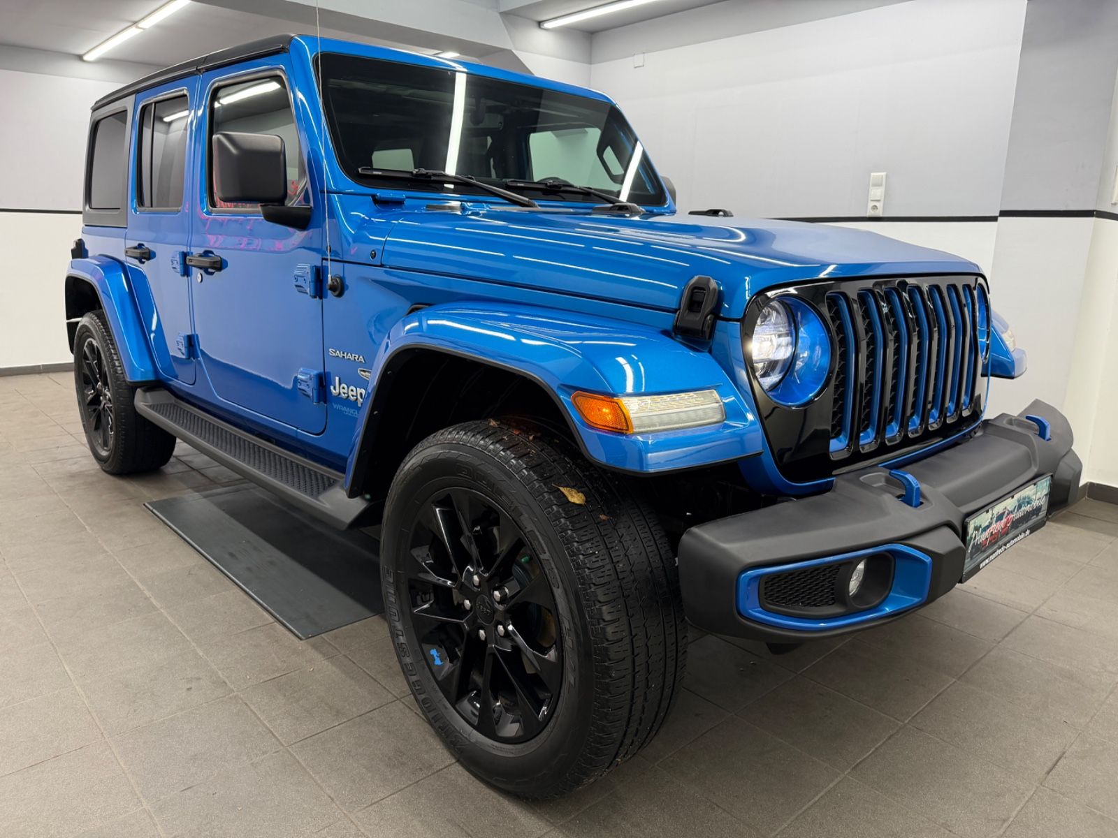 Jeep Wrangler 2.0 4Xe Unlimited Sahara*Hydroblue*Alpi imagem 3