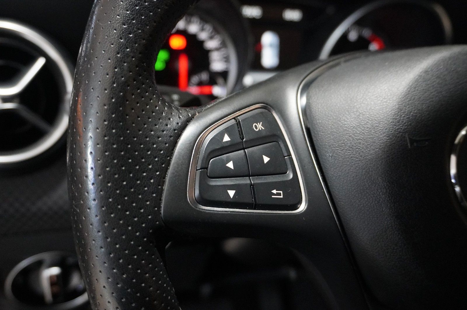 Fahrzeugabbildung Mercedes-Benz A 220 CDI BLUEFFI. NAVI/LED/KAMERA/SHZ/SPORT/AHK