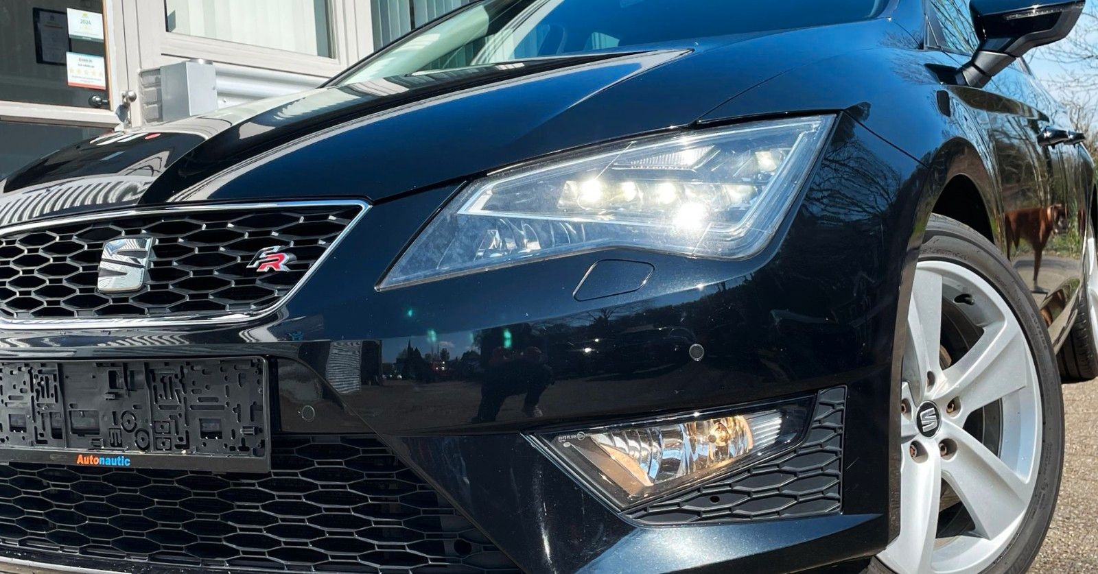 Fahrzeugabbildung SEAT Leon 2.0TDI FR DSG KLIMAAUT LEDER NAVI LED 2.Hd