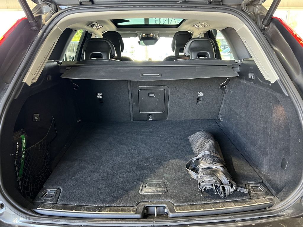 Volvo XC60 D5 Inscription AWD B&W Massage Pano Kamera