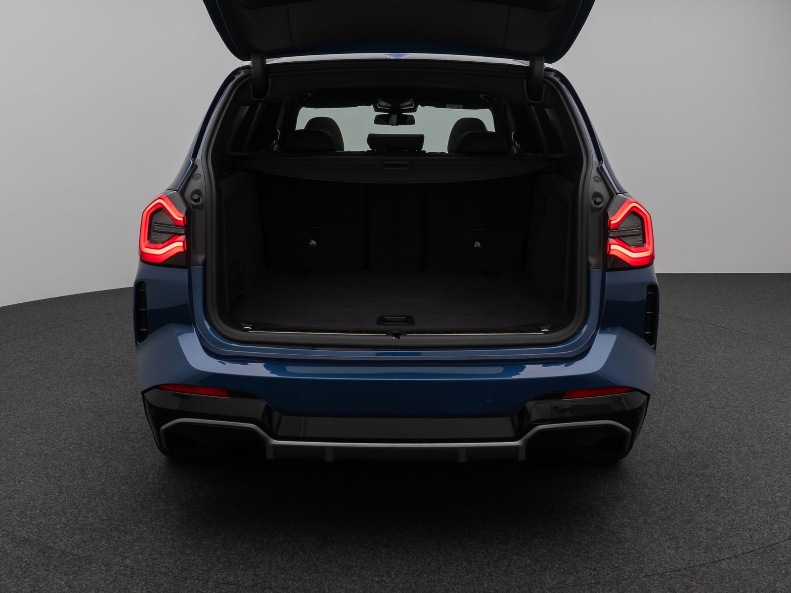 Fahrzeugabbildung BMW iX3 M Sport Impressive Panorama 360° HUD DAB H/K