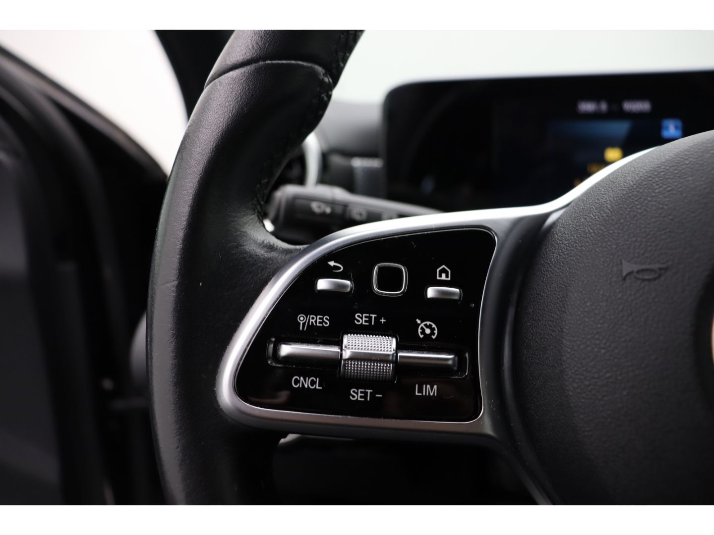 Fahrzeugabbildung Mercedes-Benz A 200 LED SHZ Kamera Navigation Digitales Cockpi