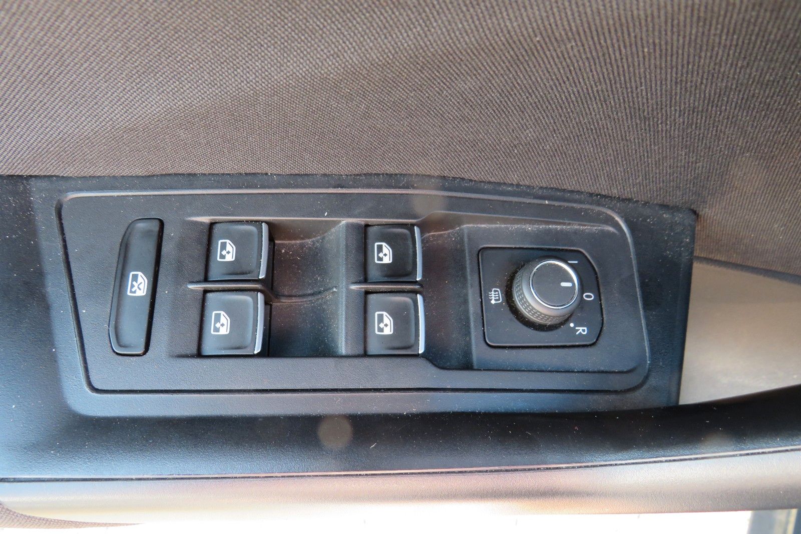 Fahrzeugabbildung Volkswagen T-Roc Sport ACC LED PDC NAVI DAB 1.HAND