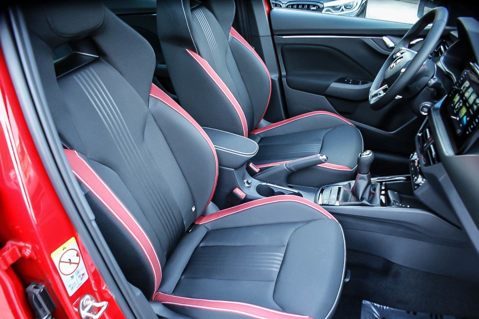Fahrzeugabbildung SKODA Kamiq 1.5 TSI Monte Carlo PANORAMA KAMERA ACC 18