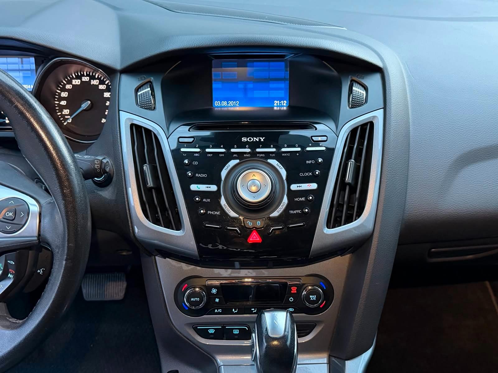 Ford Focus 2012 — photo 17