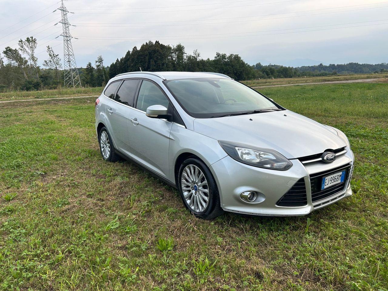 Ford Focus 2011 — вигляд ззаду