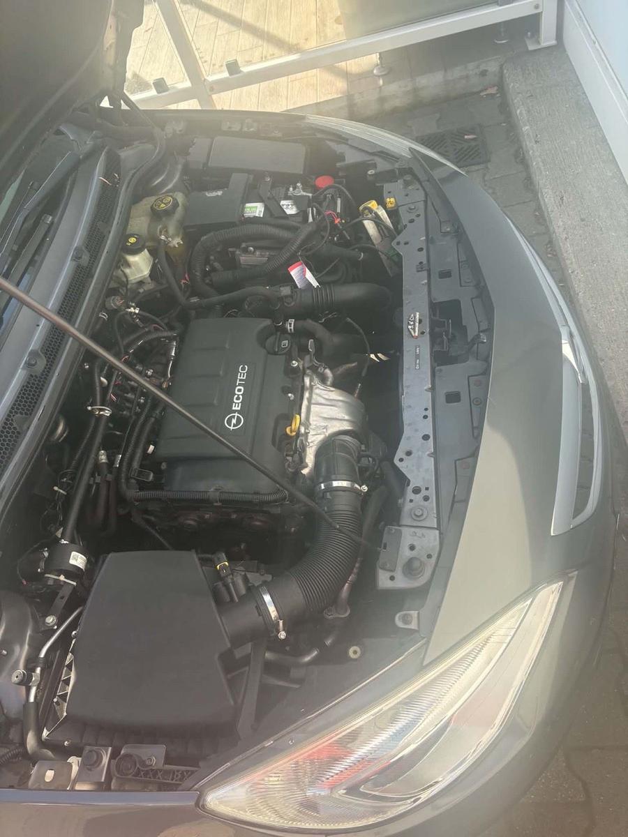 Opel Astra 2012 — engine 160 HP (118kW)