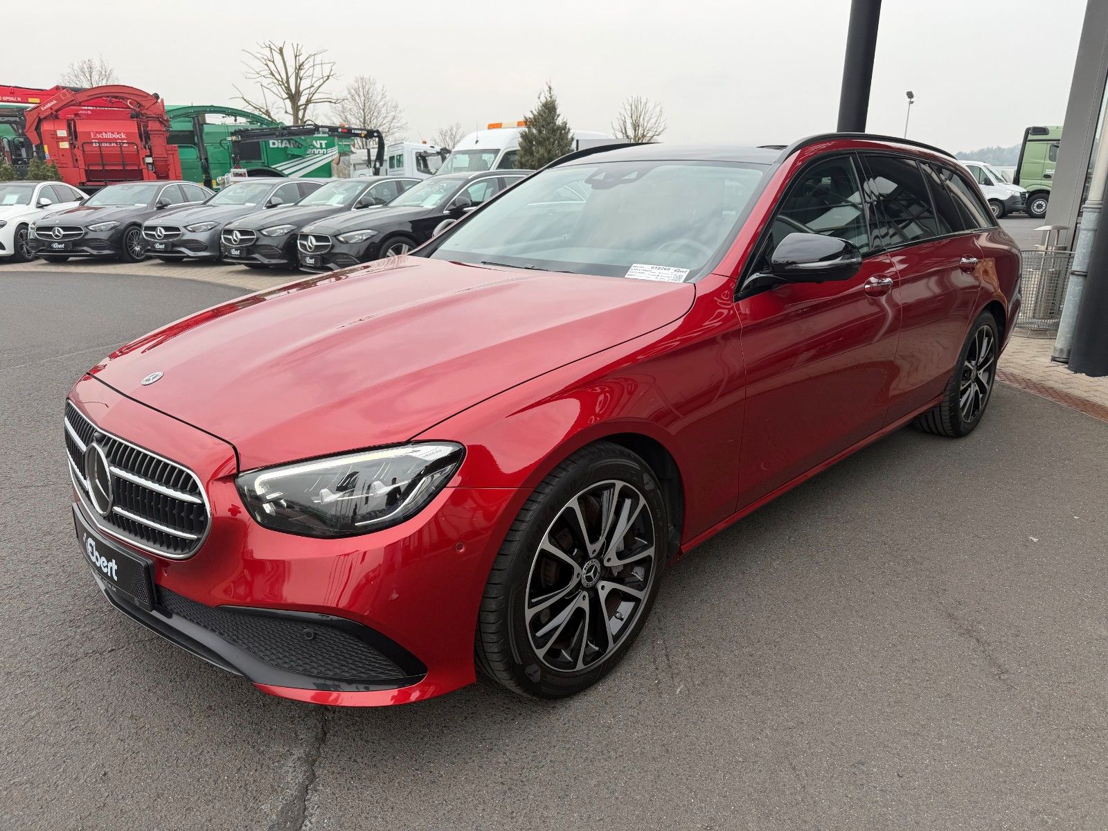 Fahrzeugabbildung Mercedes-Benz E 220d T Massage+Pano+Burm+Distr+360+HUD+Night