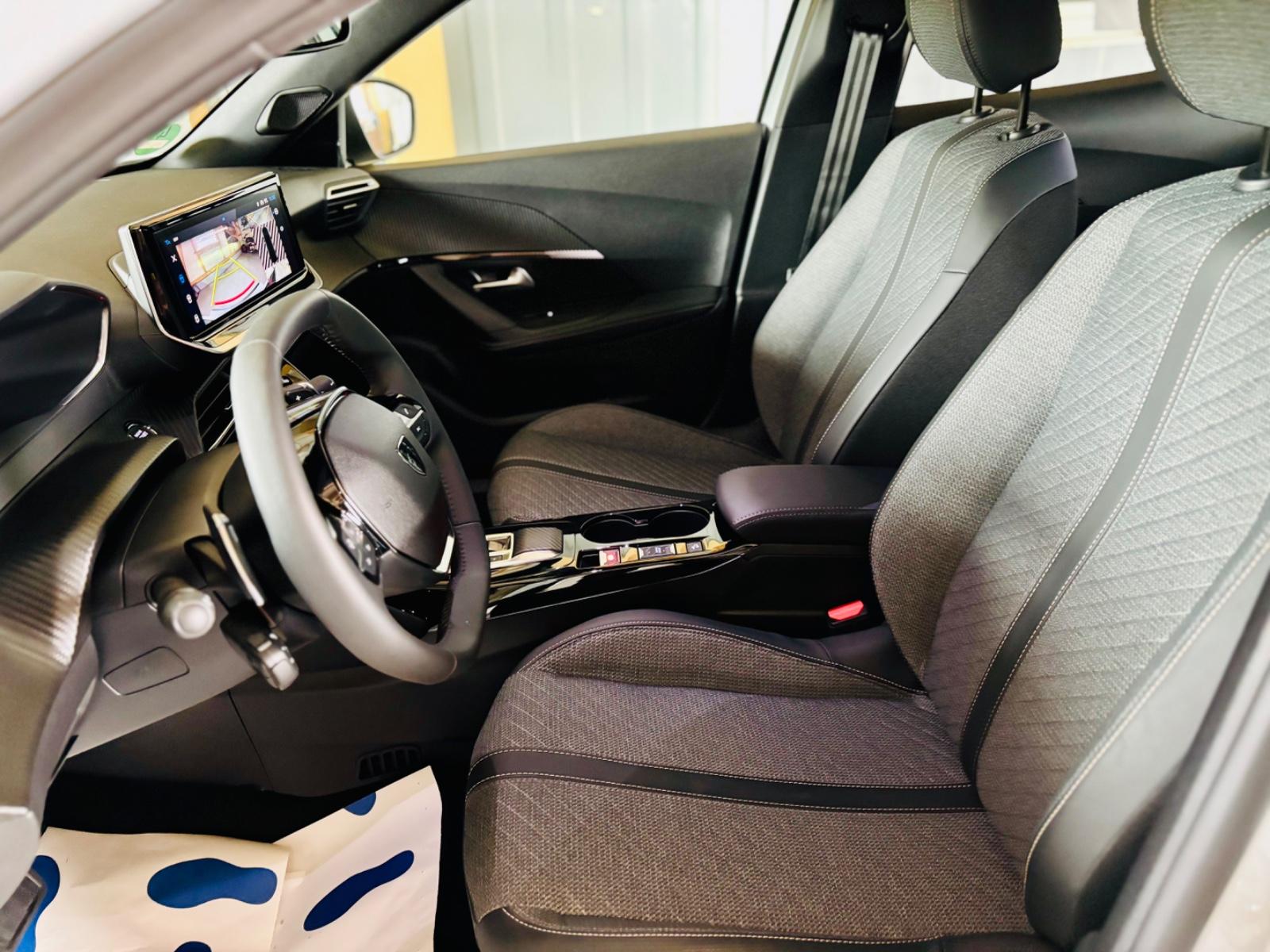 Peugeot 2008 Hybrid 136 Allure Anhängerkupplung/8300Km!